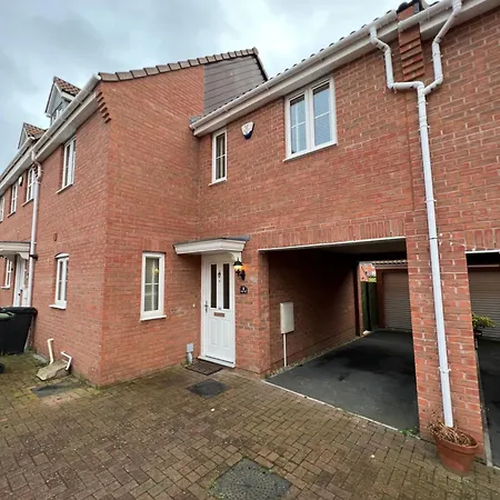 The Belfry 3 Bedrooms 2 Bathrooms Contractors & Family Higham Ferrers Exterior photo