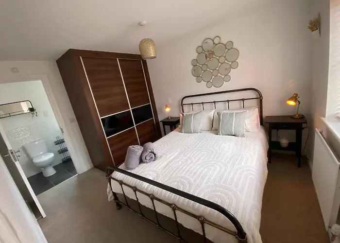 The Belfry 3 Bedrooms 2 Bathrooms Contractors & Family