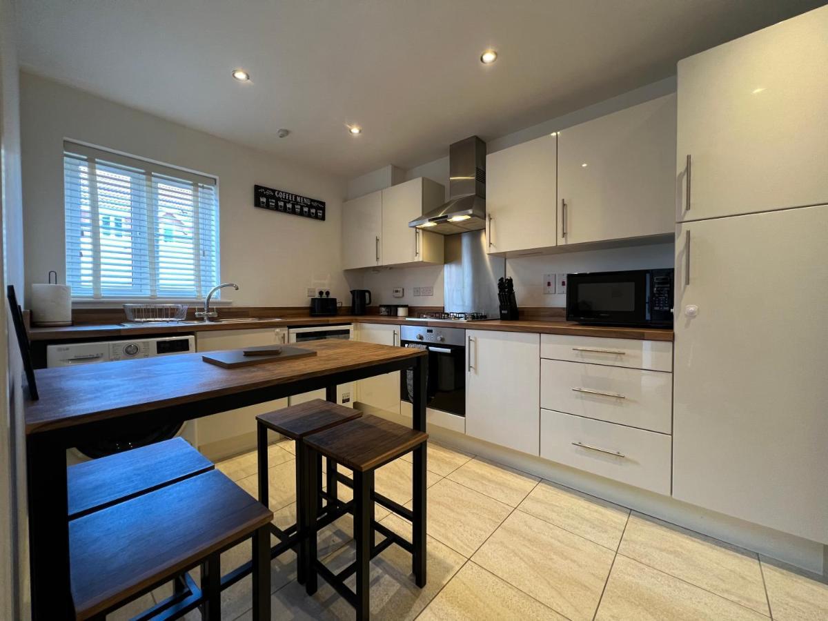 The Belfry 3 Bedrooms 2 Bathrooms Contractors & Family Holiday home Higham Ferrers